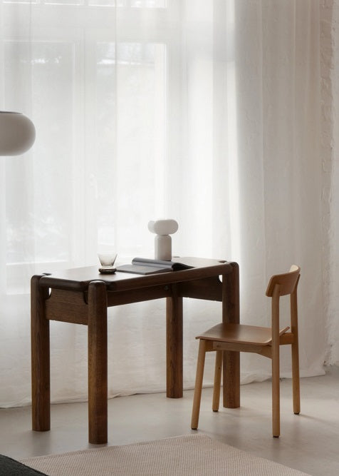 Puffo PFF01 - Schreibtisch in Dunkel Eiche präsentiert im Onlineshop von KAQTU Design AG. Schreibtisch ist von Tamo
