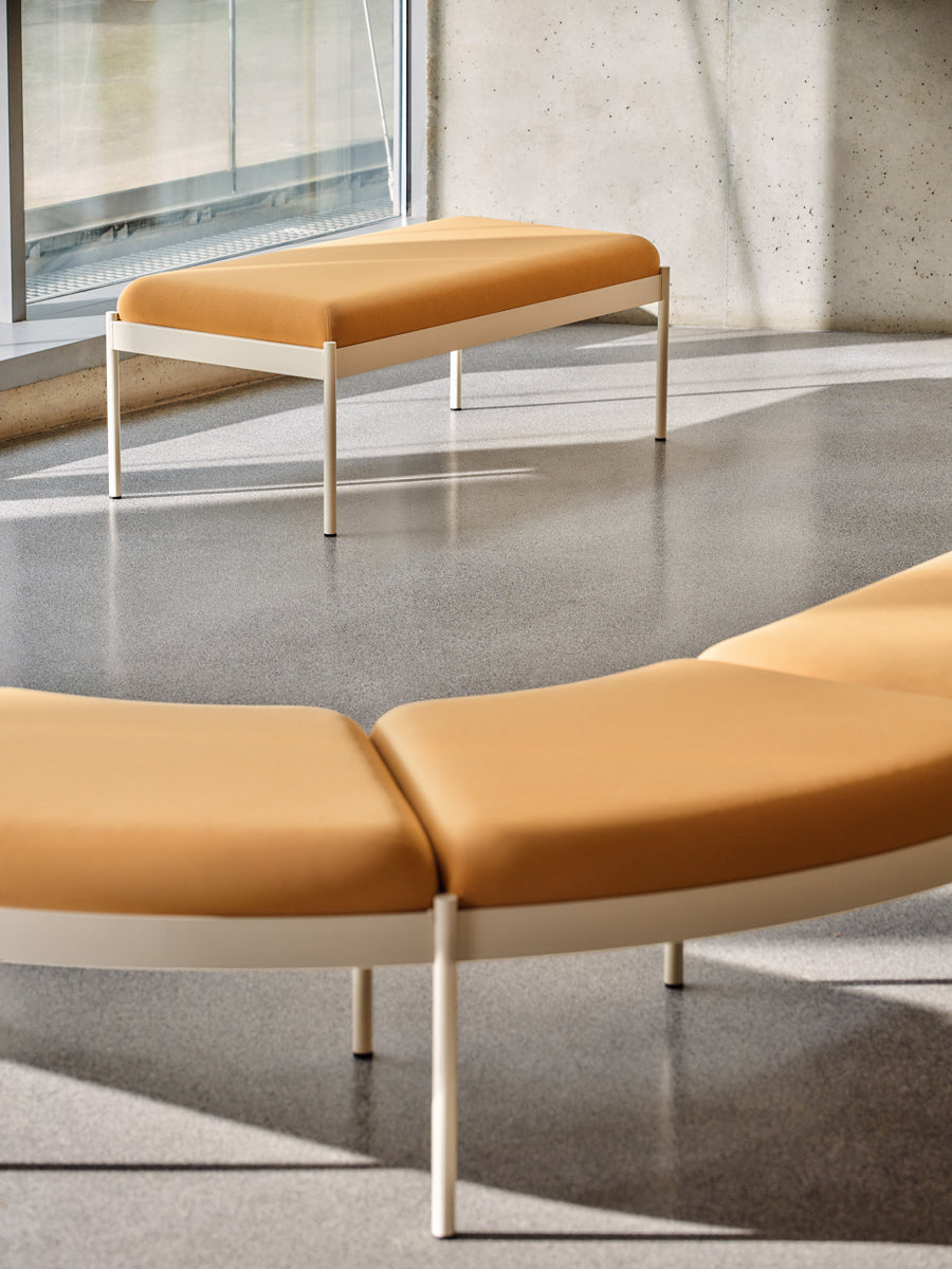 Nora NOR404 - Modulares Sitzsystem in Ziegelrot präsentiert im Onlineshop von KAQTU Design AG. Sofa ist von Mdd