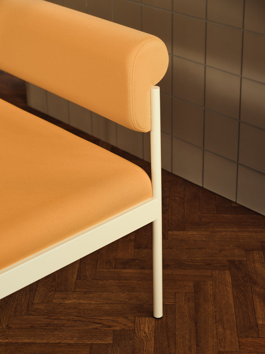 Nora NOR401 - Modulares Sitzsystem in Ziegelrot präsentiert im Onlineshop von KAQTU Design AG. Sofa ist von Mdd