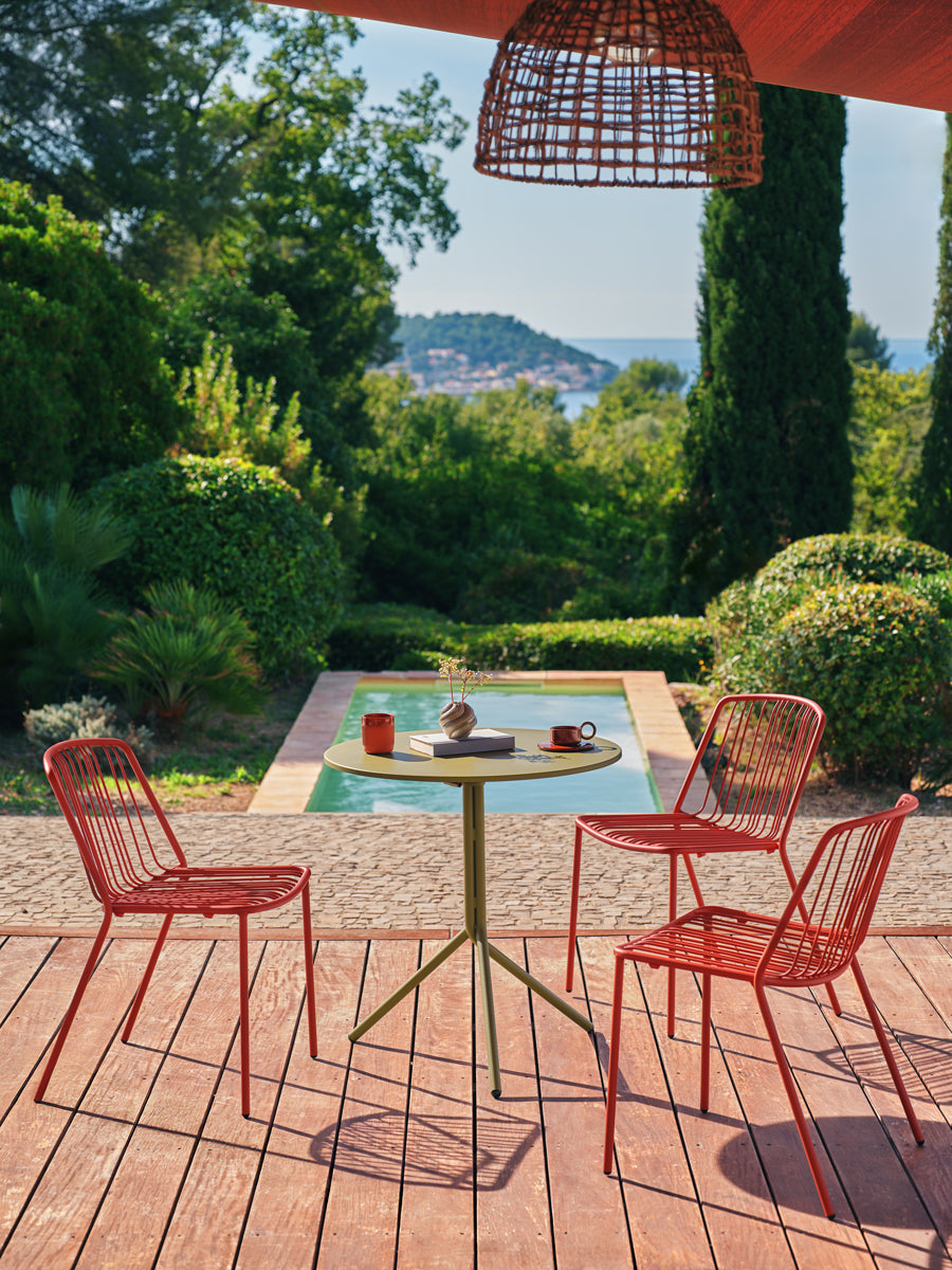 Luna LUN70 - Cafeteriatisch in Ziegelrot präsentiert im Onlineshop von KAQTU Design AG. Gartentisch ist von Mdd