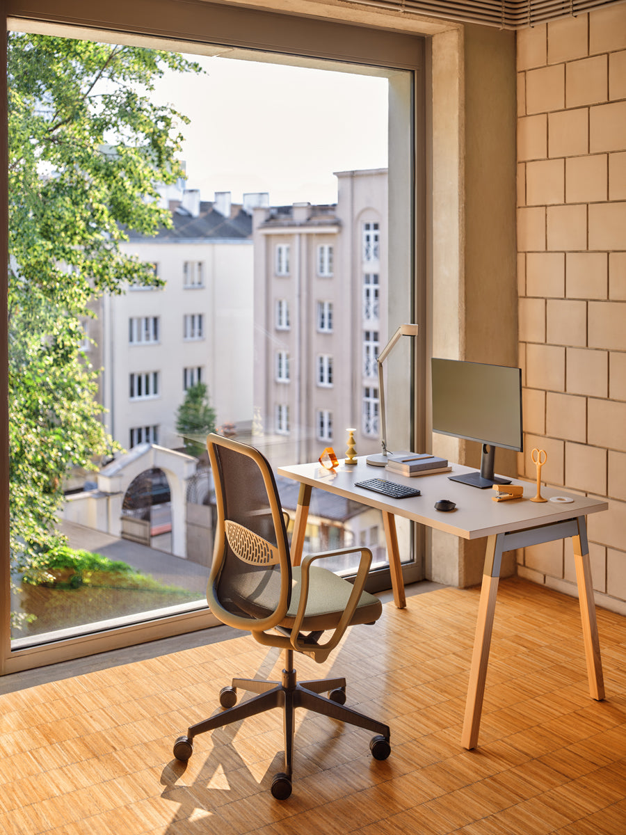 Ogi W BOW07 - Schreibtisch in Honigeiche präsentiert im Onlineshop von KAQTU Design AG. Schreibtisch ist von Mdd