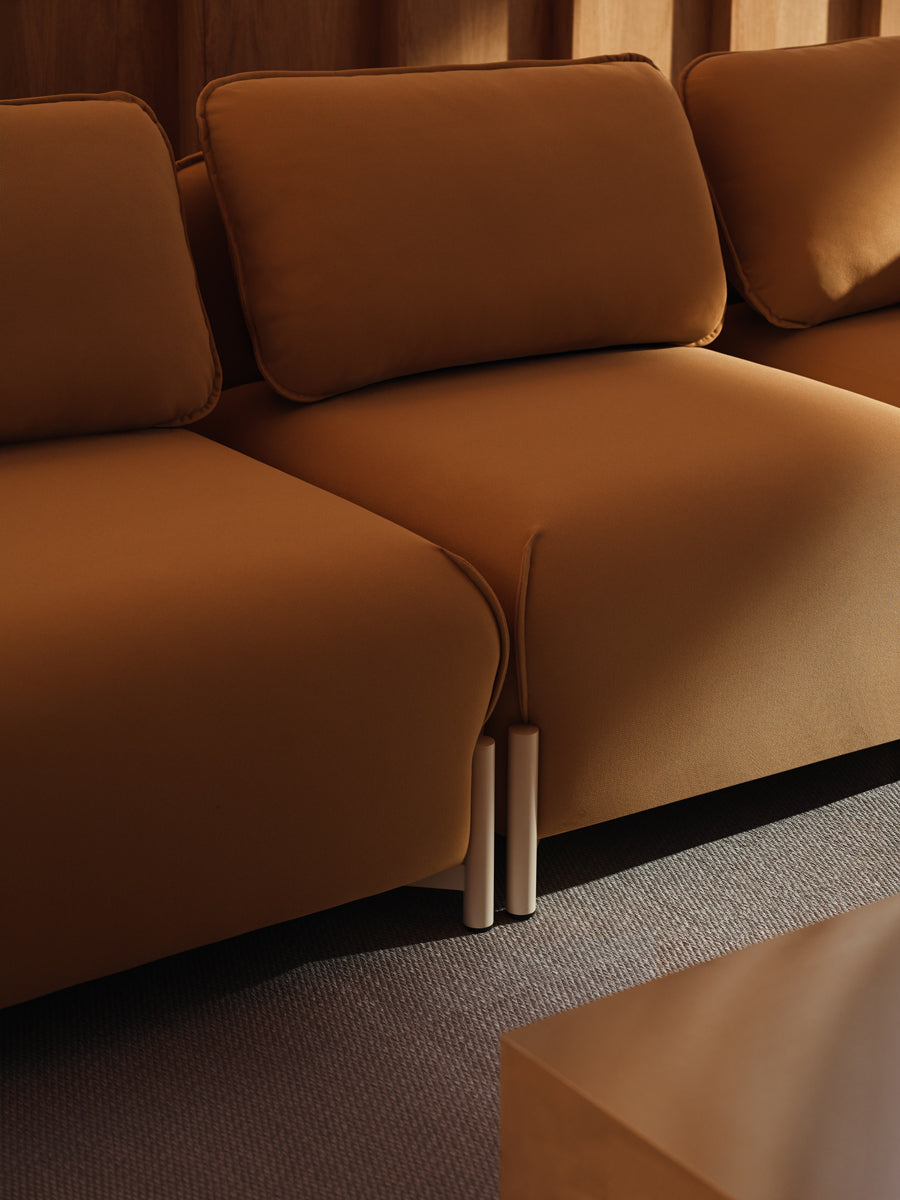 Linka LKS05L - Sofa in Sepia präsentiert im Onlineshop von KAQTU Design AG. 2er Sofa ist von Mdd