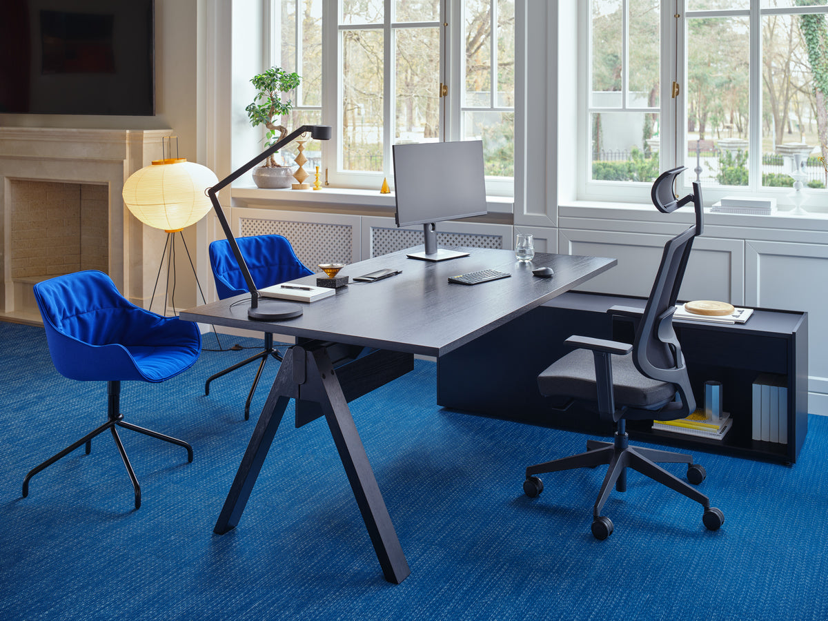 Viga V04L - Chefschreibtisch in FENIX Schwarz Matt präsentiert im Onlineshop von KAQTU Design AG. Schreibtisch ist von Mdd