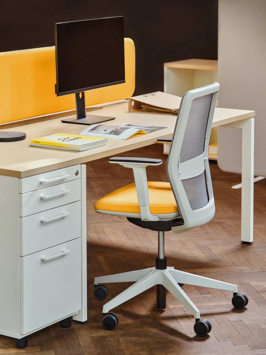 Evo EV01 - Bürostuhl Mesh-Rückenlehne in Orange präsentiert im Onlineshop von KAQTU Design AG. Bürostuhl ist von Mdd