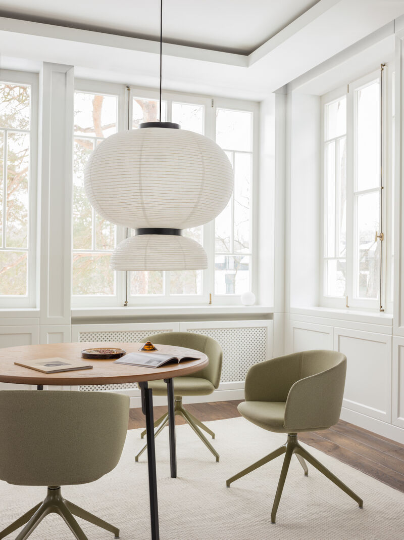 Grace GRP19 - Stuhl Drehbasis in Grau präsentiert im Onlineshop von KAQTU Design AG. Drehstuhl ist von Mdd