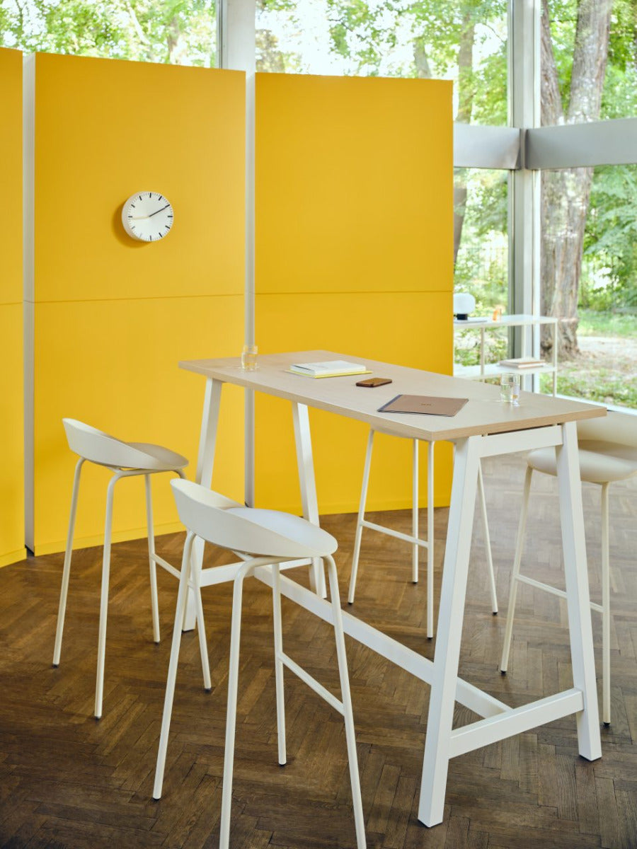 Ogi M PSM84 - Stehtisch in Honigeiche präsentiert im Onlineshop von KAQTU Design AG. Hochtisch ist von Mdd