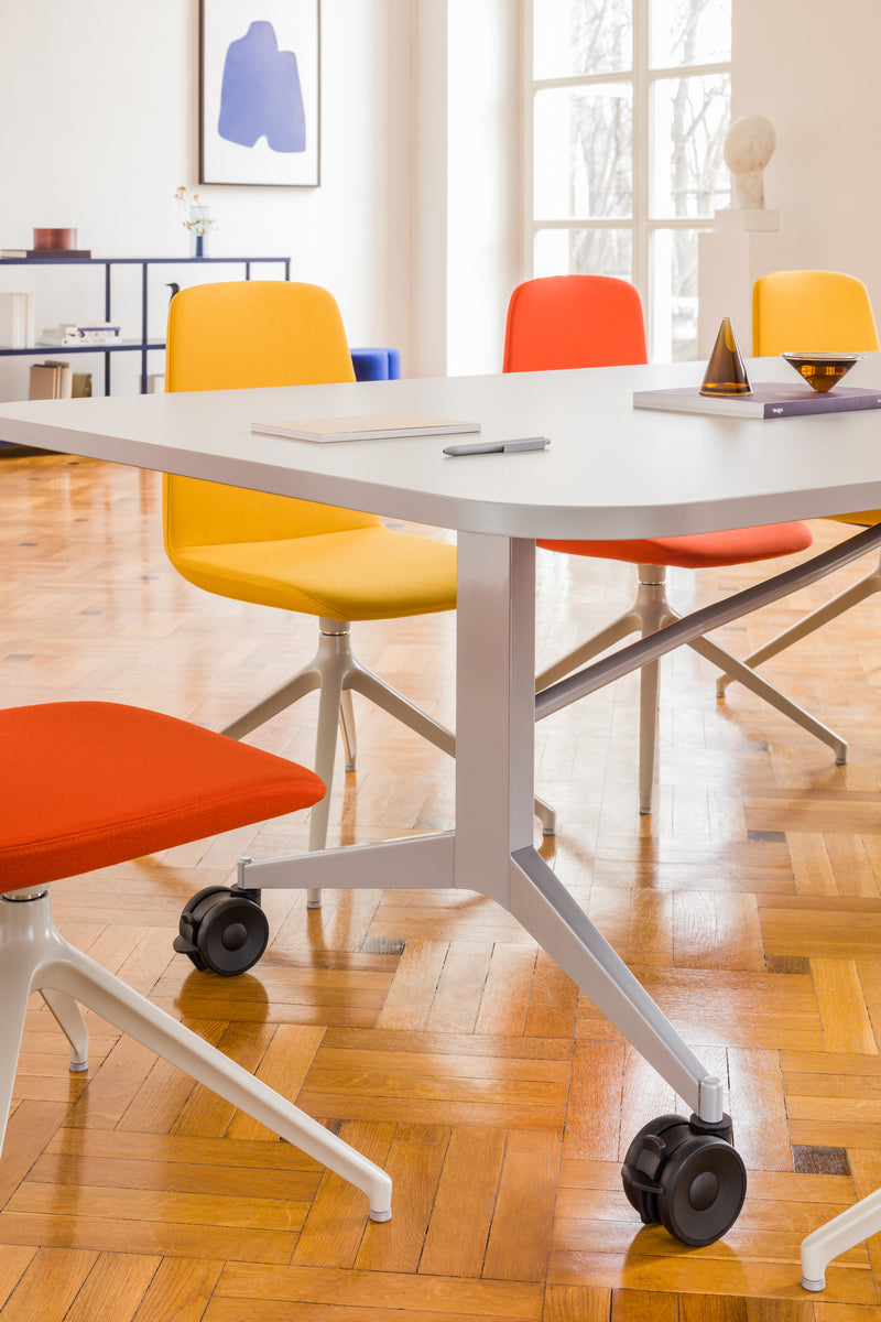 Plex PXP05 - Klapptisch trocken abwischbar in Honigeiche präsentiert im Onlineshop von KAQTU Design AG. Konferenztisch ist von Mdd