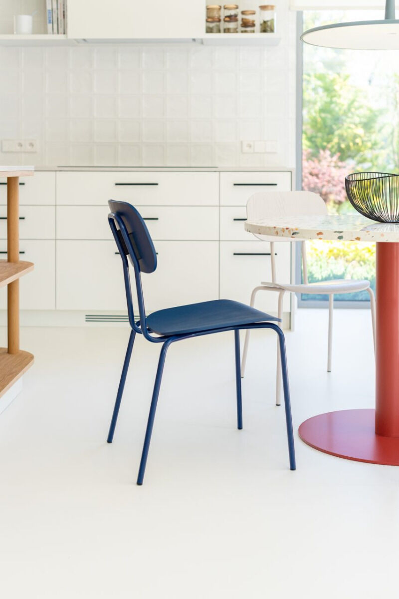 New School N1N01 - Stuhl aus Sperrholz mit 4-Bein-Gestell in  präsentiert im Onlineshop von KAQTU Design AG. Stuhl ist von Mdd