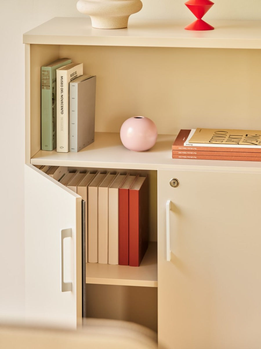 Standard A5304 - Halbregal in Weiss Pastell präsentiert im Onlineshop von KAQTU Design AG. Standregal ist von Mdd