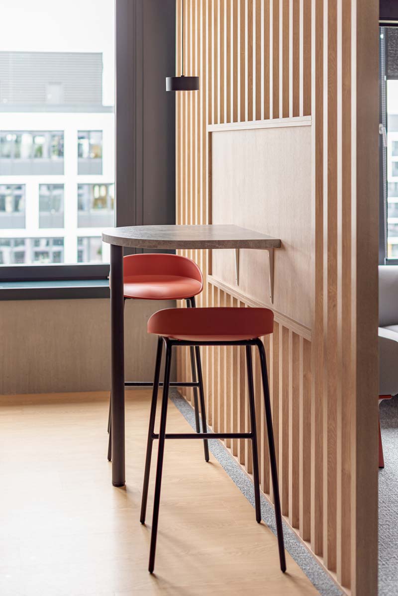 Team TE11H - Barhocker Kunststoff in Gelb präsentiert im Onlineshop von KAQTU Design AG. Outdoor-Barstuhl ist von Mdd