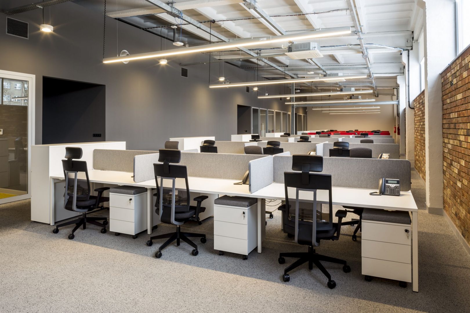 Ogi U Bench BOU34E2 - Doppelschreibtisch in Honigeiche präsentiert im Onlineshop von KAQTU Design AG. Schreibtisch ist von Mdd