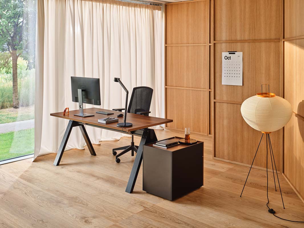Viga V16ME3 - Schreibtisch in Dunkle Walnuss präsentiert im Onlineshop von KAQTU Design AG. Schreibtisch ist von Mdd
