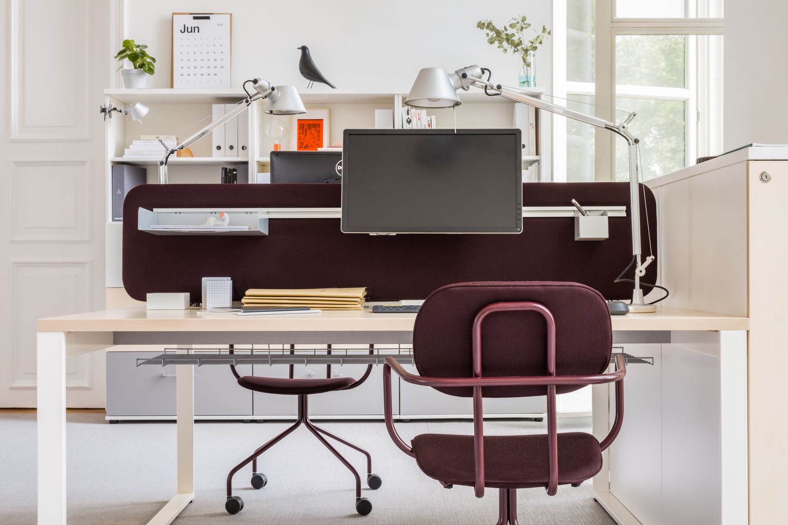 Ogi Q Bench BOQ32E4 - Doppelschreibtisch in Honigeiche präsentiert im Onlineshop von KAQTU Design AG. Schreibtisch ist von Mdd