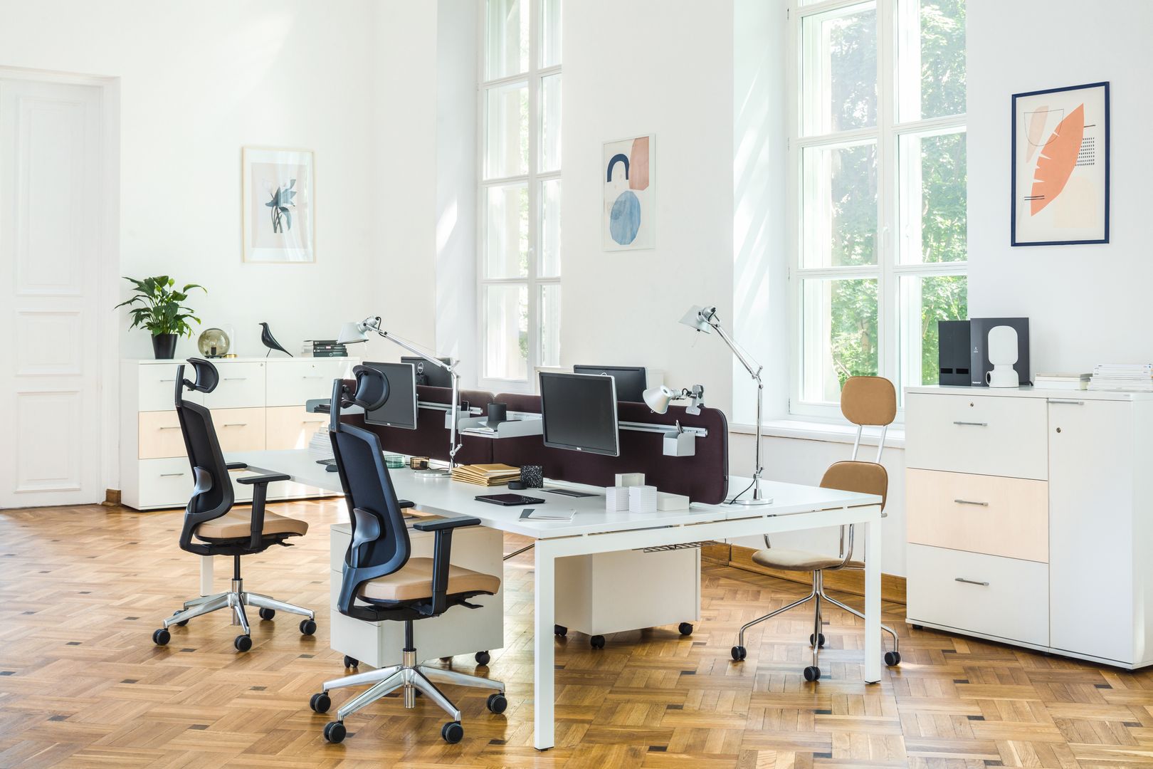 Ogi U Bench BOU56E2 - Doppelschreibtisch in Honigeiche präsentiert im Onlineshop von KAQTU Design AG. Schreibtisch ist von Mdd