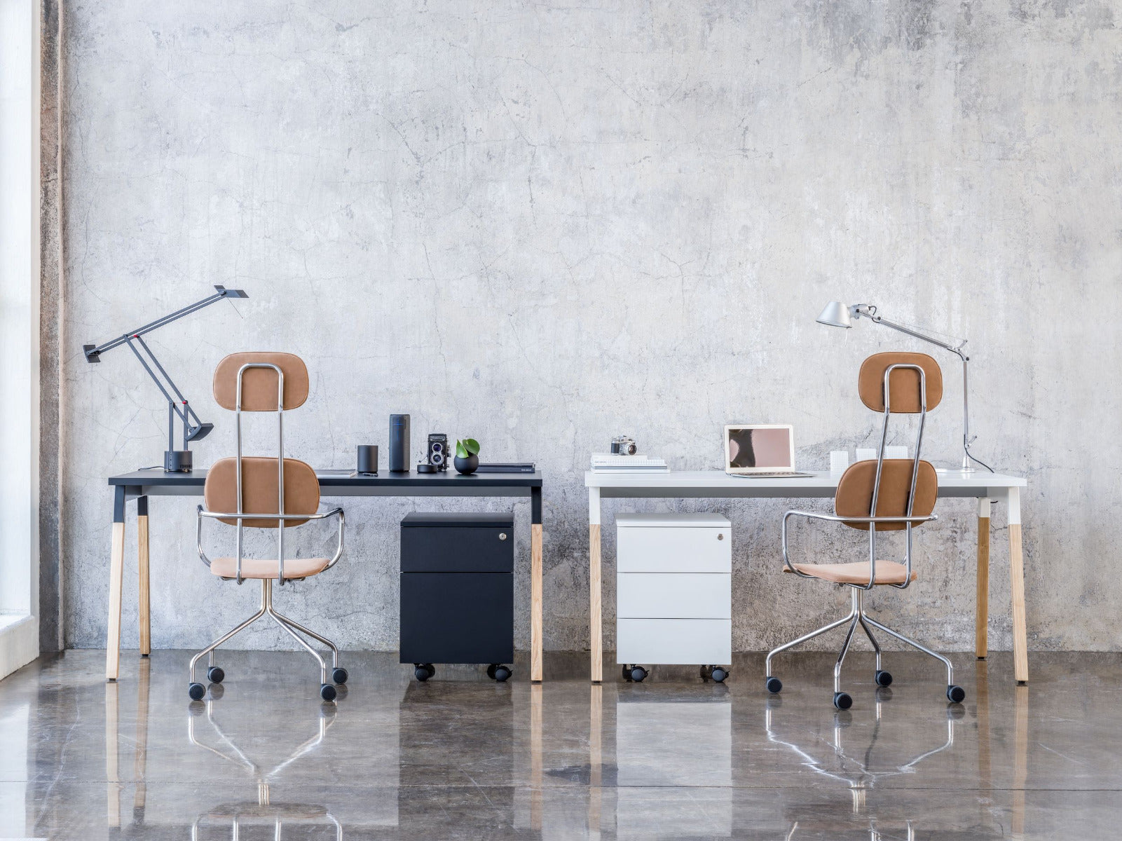 Ogi W BOW10 - Schreibtisch in Honigeiche präsentiert im Onlineshop von KAQTU Design AG. Schreibtisch ist von Mdd